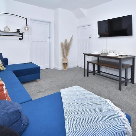 Lily House By Yourstays - Cosy 3 Bedroom House In Crewe Buitenkant foto