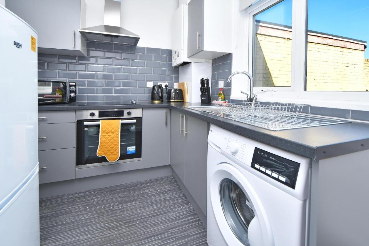 Lily House By Yourstays - Cosy 3 Bedroom House In Crewe Buitenkant foto